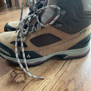 Vasque Breeze AT Mid GTX Womens hiking boots size 9.5